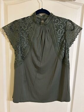 Cable & Gauge Olive Lace Yoke Cap Sleeve Top Small